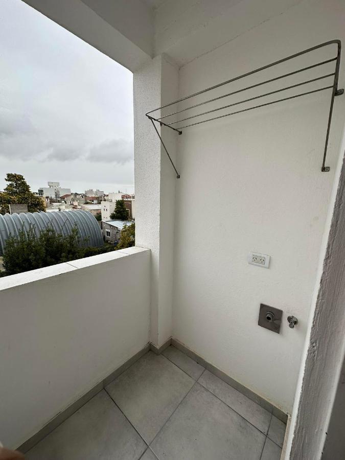 Departamento Por Dia Para 4 Personas Con Cochera Cubierta En Bahía Blanca Kültér fotó